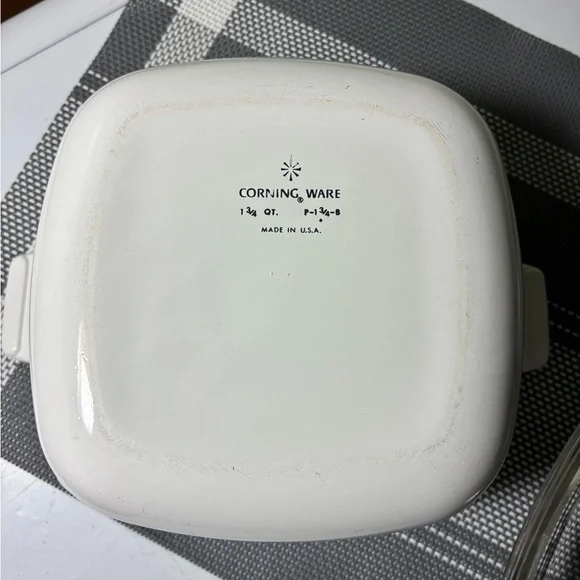 Vintage Corning Ware Cornflower" Casserole Baking Dish (1.75 quart) with lid - Picture 8 of 9